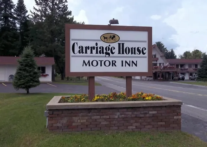 Carriage House Motor Inn